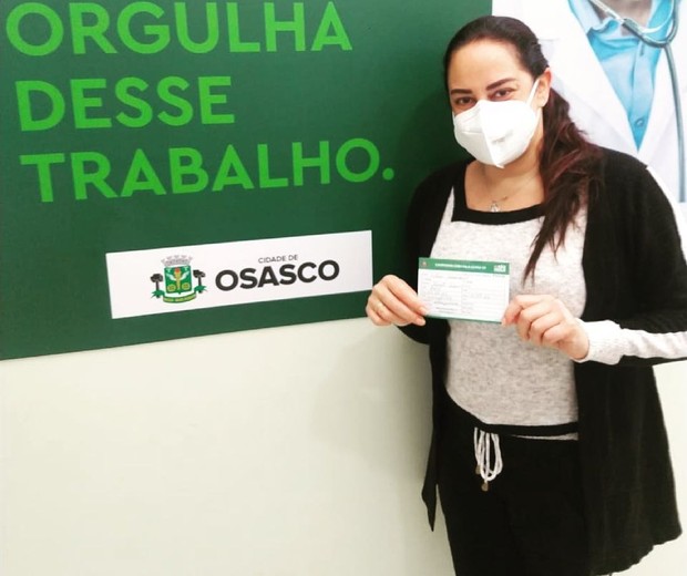 Silvia Abravanel é vacinada contra a Covid-19 (Foto: Reprodução/Instagram)