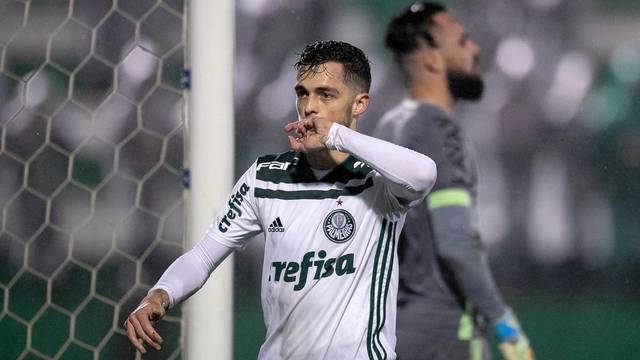 [RESUMÃO] Palmeiras vence a Chape e encosta na briga pelo título