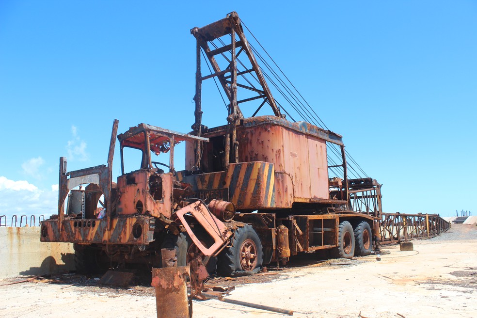 Maresia já provocou a oxidação das estruturas de ferro utilizadas nas obras do porto de Luís Correia — Foto: g1