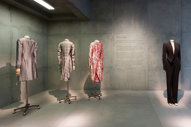 Installation view of 'Savage Mind' gallery, Alexander McQueen Savage Beauty at the V&A  (Foto:  Victoria and Albert Museum London )
