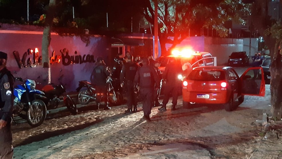 PM é baleado de raspão na cabeça ao reagir a assalto na Zona Sul de Natal — Foto: Sérgio Henrique Santos/Inter TV Cabugi