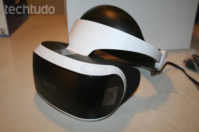 PlayStation VR é o óculos de realidade virtual do PS4 - com marca (Foto: Felipe Vinha/Techtudo)