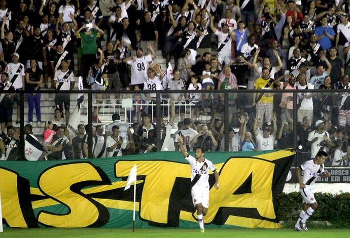 nenê torcida vasco (Foto: Paulo Fernandes / Vasco.com.br)