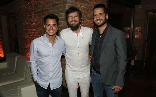 Bruno e Fábio Duarte com Saulo Fernandes