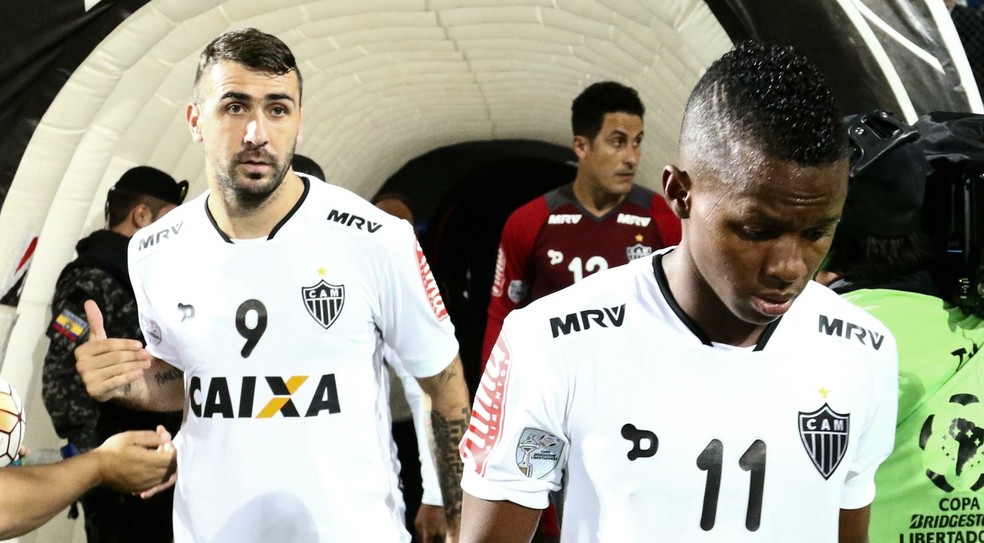 Cazares Mira Feito De Lucas Pratto E Marca Da Decada De 1970 Com A Camisa Do Atletico Mg Atletico Mg Ge Ses réalisations ont permis aux millonarios de se qualifier pour la coupe du sur son site officiel, são paulo a annoncé le recrutement de lucas pratto, lequel évoluait jusqu'alors sous les couleurs de l'atletico mineiro. cazares mira feito de lucas pratto e