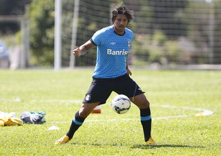 Moreno começa no banco jogo do Gauchão e indica saída do Grêmio