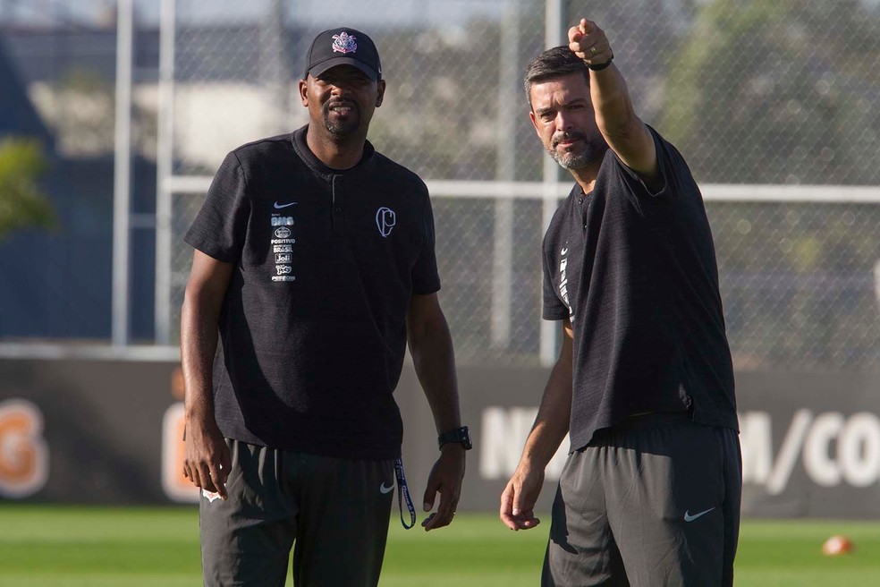 Fabinho e Leandro Silva foram demitidos do Corinthians — Foto: Daniel Augusto Jr/Ag.Corinthians