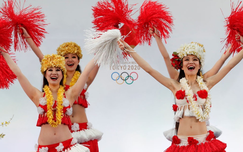 Começa revezamento da tocha olímpica no Japão — Foto: Getty