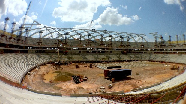 Governo usa lâmpadas emprestadas na Arena da Amazônia para jogo do