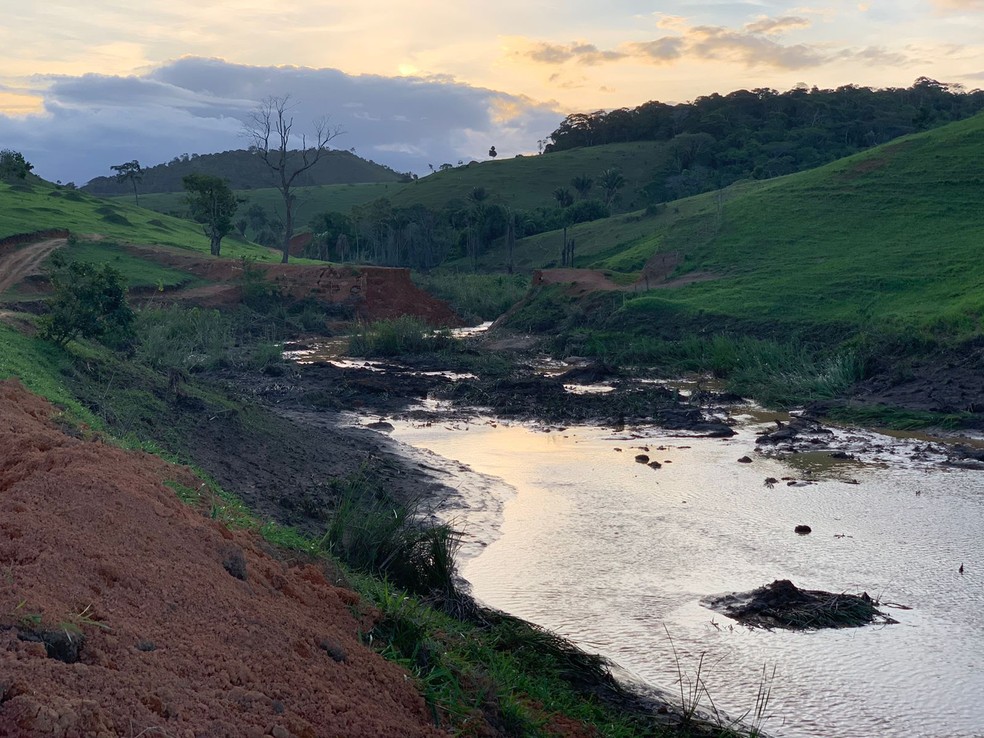 Duas barragens romperam em Apuarema — Foto: Felipe Pereira/TV Subaé