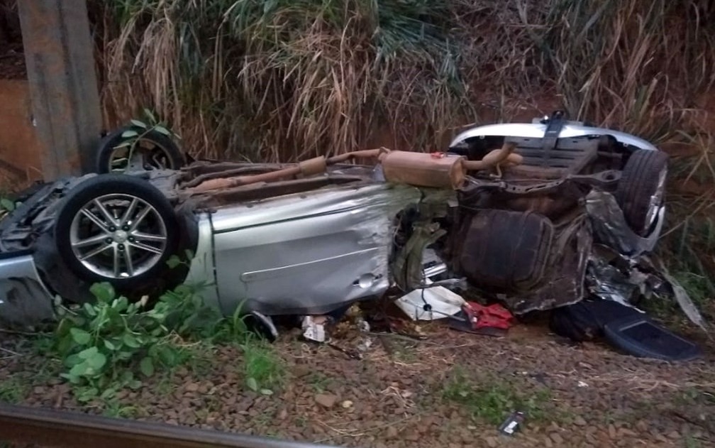 Carro envolvido em acidente no km 127 da Rodovia Luiz de Queiroz, em Americana â?? Foto: Corpo de Bombeiros/DivulgaÃ§Ã£o