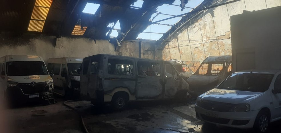 Estragos provocados pelo incêndio em prédio da Saúde de Marília — Foto: Divulgação