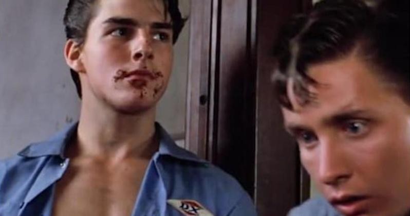 Tom Cruise com o rosto sujo de bolo de chocolate em cena de Vidas Sem Rumo (1983) (Foto: Reprodução)
