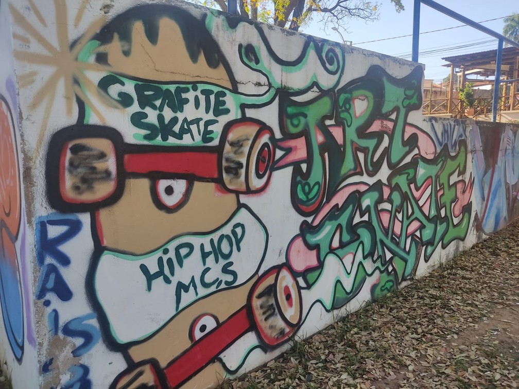 Pista de skate do Parque do Povo é um dos pontos públicos de manifestações de grafite em Presidente Prudente — Foto: Aline Costa/G1