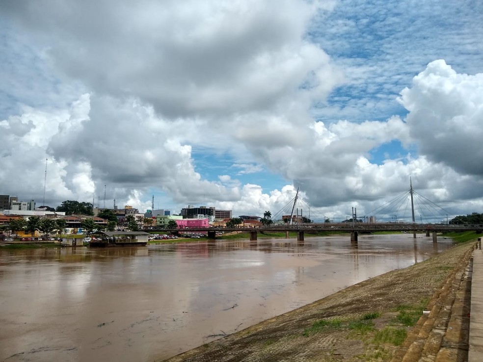 Colisão ocorreu no Rio Acre, em Rio Branco, neste sábado (12) — Foto: Quésia Melo/G1