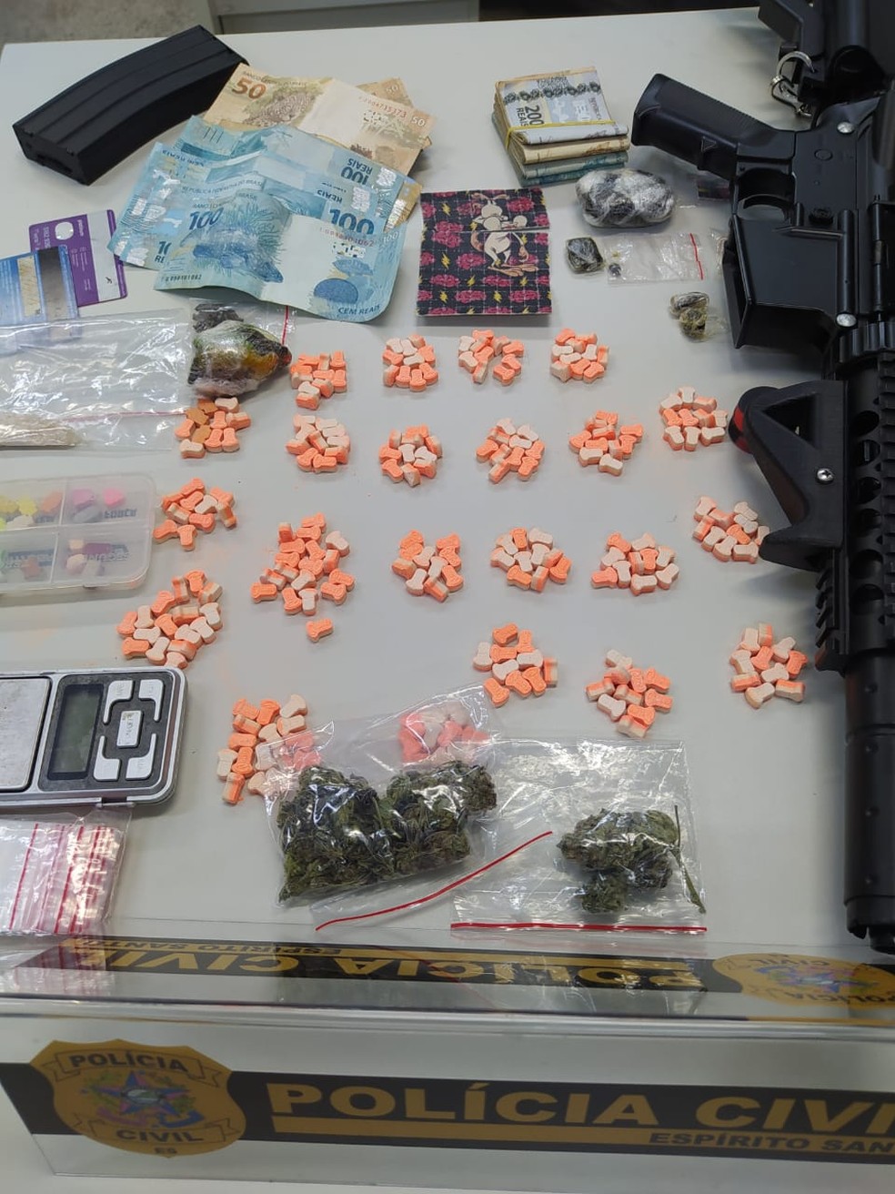 Dois homens são presos suspeitos de tráfico de drogas em Guarapari, no ES  — Foto: Divulgação/ PCES