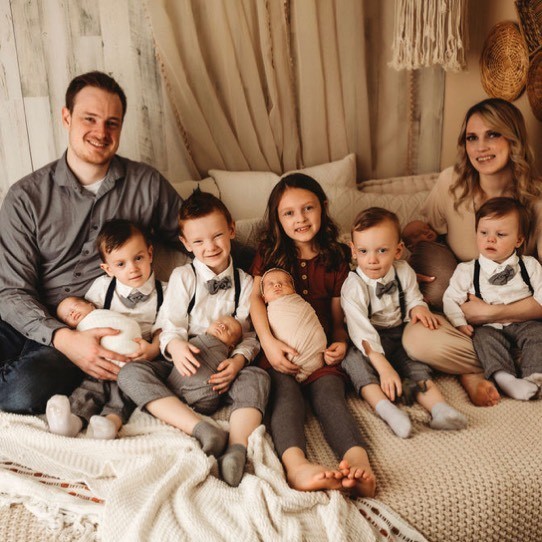 Ao todo, Lena e o marido, Alex, têm nove filhos (Foto: Reprodução/ Instagram)