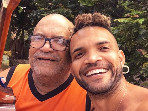 Buja Ferreira, do Timbalada, e o pai, sr. Germano (Foto: Reprodução/Instagram)