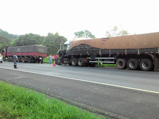 Acidente foi na SP-258; motorista diz não ter visto outro na traseira (Foto: Arquivo Pessoal/ Felipe Johnson)