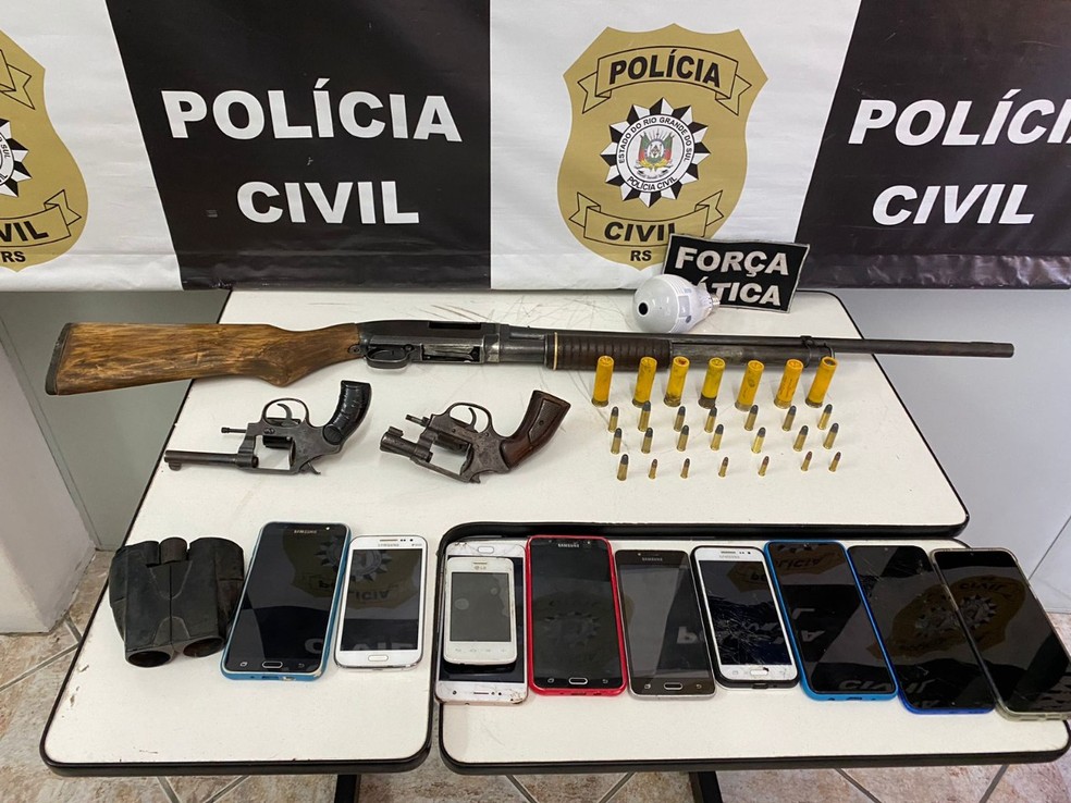 Armas apreendidas em Santana do Livramento — Foto: Yuri Teixeira/Sentinela24h