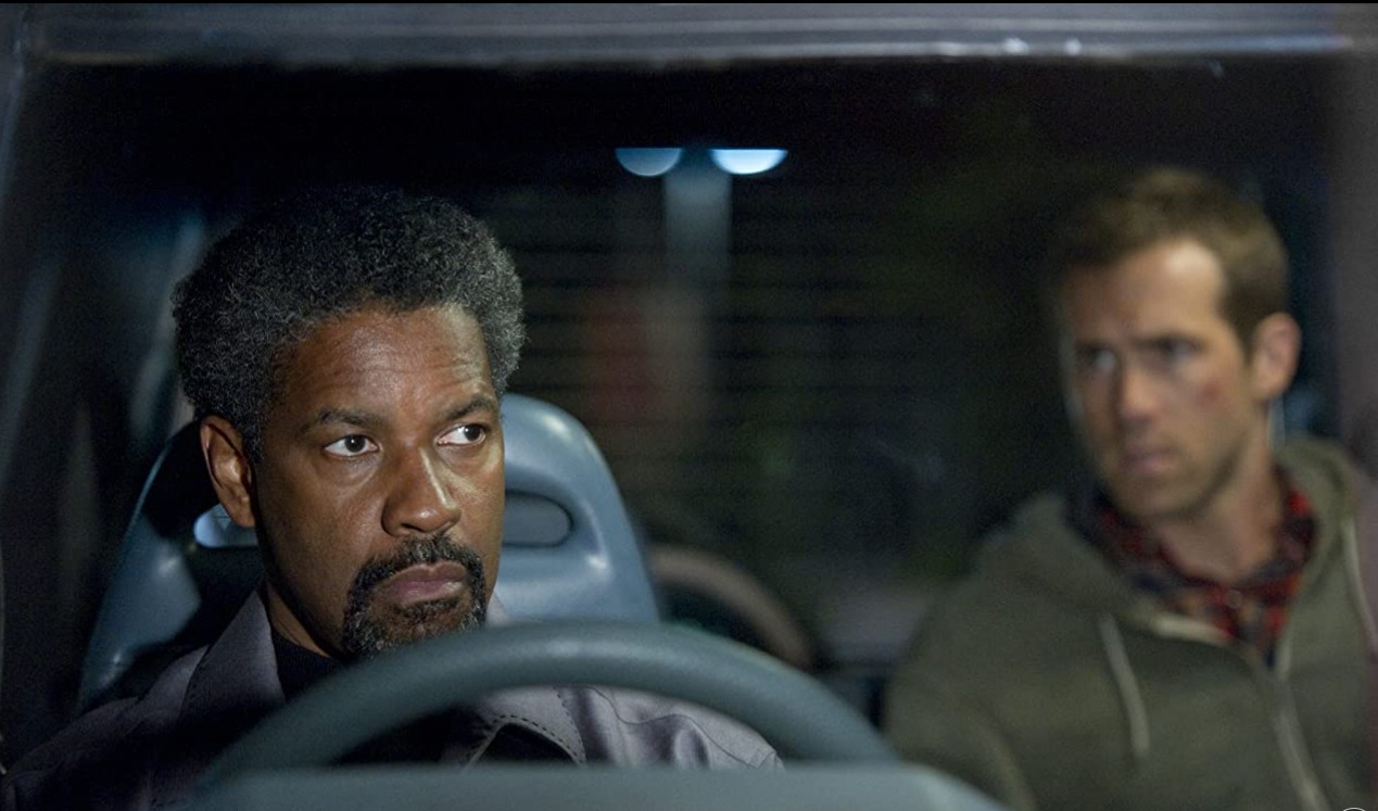 Denzel Washington e Ryan Reynolds em Protegendo o Inimigo (2012) (Foto: Divulgação)
