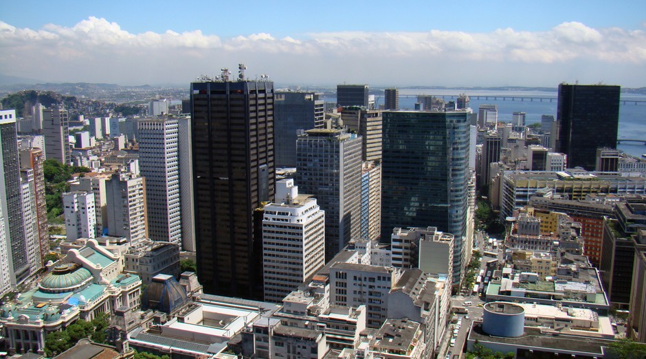 Centro do Rio de Janeiro está com boa parte das lojas e empresas fechadas (Foto: Wikicommons)