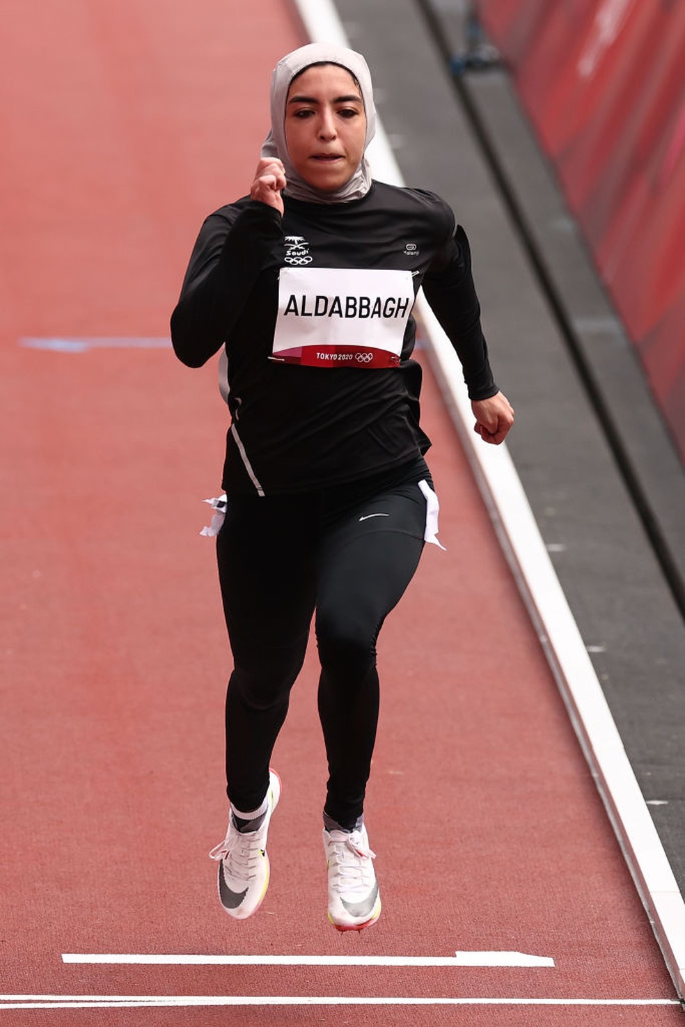 Yasmeen Aldabbagh nos 100m — Foto: Ryan Pierse/Getty Images