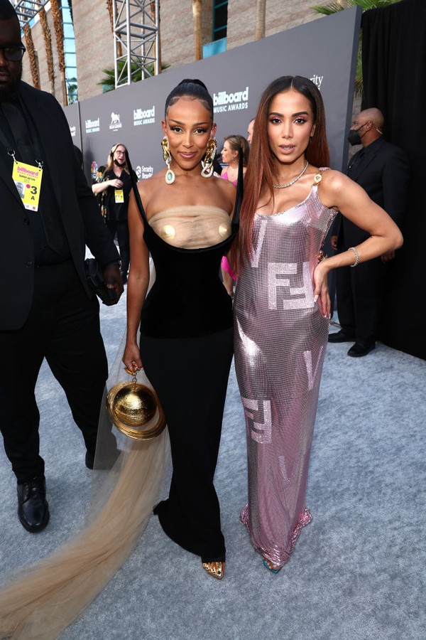 LAS VEGAS, NV - May 15:  2022 BILLBOARD MUSIC AWARDS -- Pictured: (l-r) Doja Cat and  arrive Anitta to the 2022 Billboard Music Awards held at the MGM Grand Garden Arena on May 15, 2022. -- (Photo by Todd Williamson/NBC/NBCU Photo Bank via Getty Images) (Foto: NBCU Photo Bank via Getty Images)