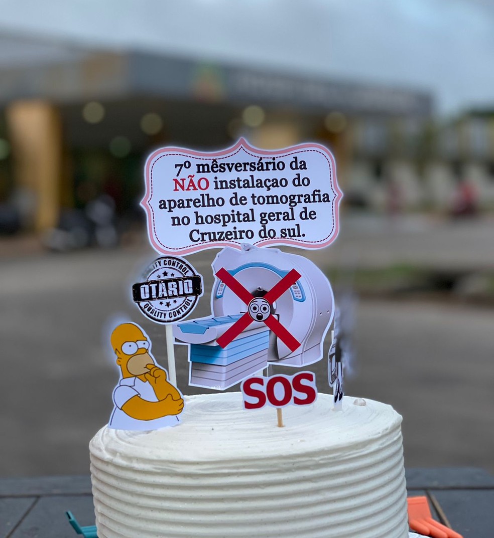 De forma humorada, moradores de Cruzeiro do Sul cobraram instalação do tomógrafo do Hospital do Juruá  — Foto: Arquivo pessoal