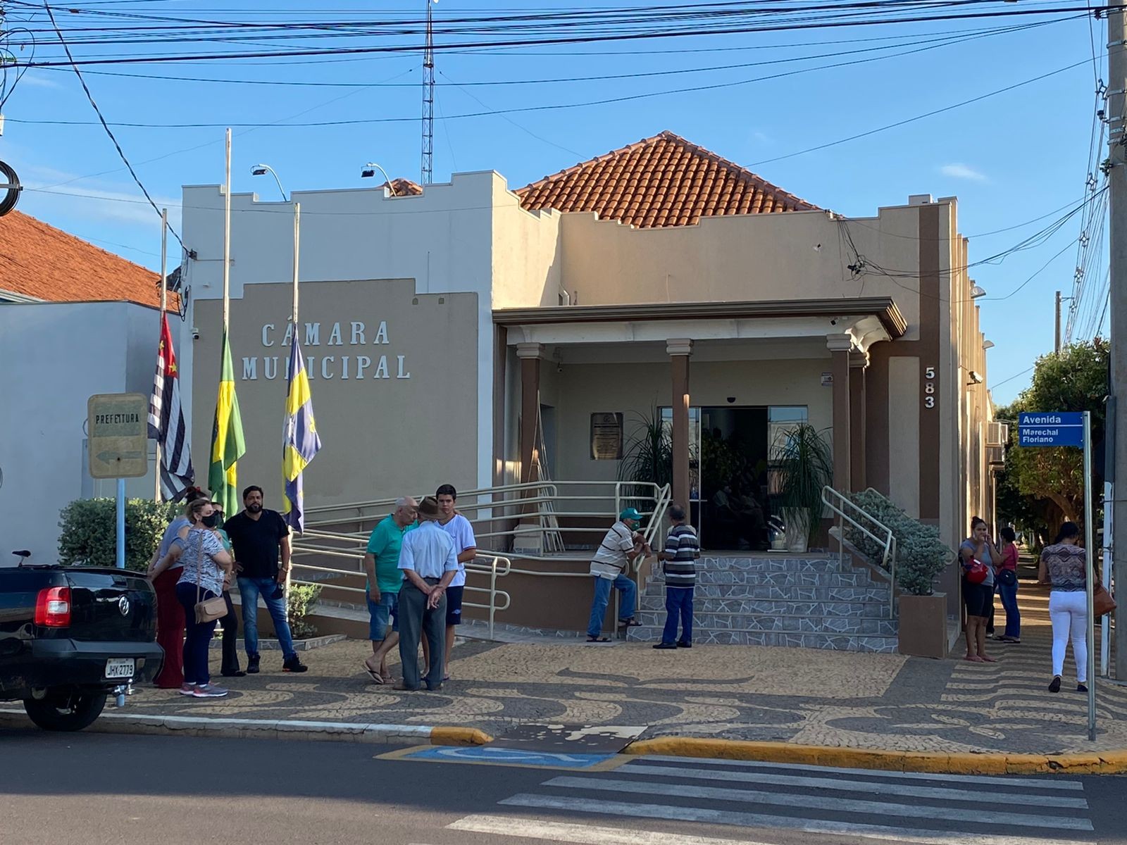 Delegado encontrado morto dentro de carro que caiu em córrego é velado em Guararapes