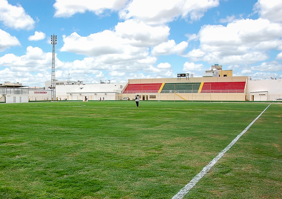 Os times de Petrolina queriam jogar em Juazeiro, na Bahia (Foto: Tadeu Paz/Ascom SETRE)