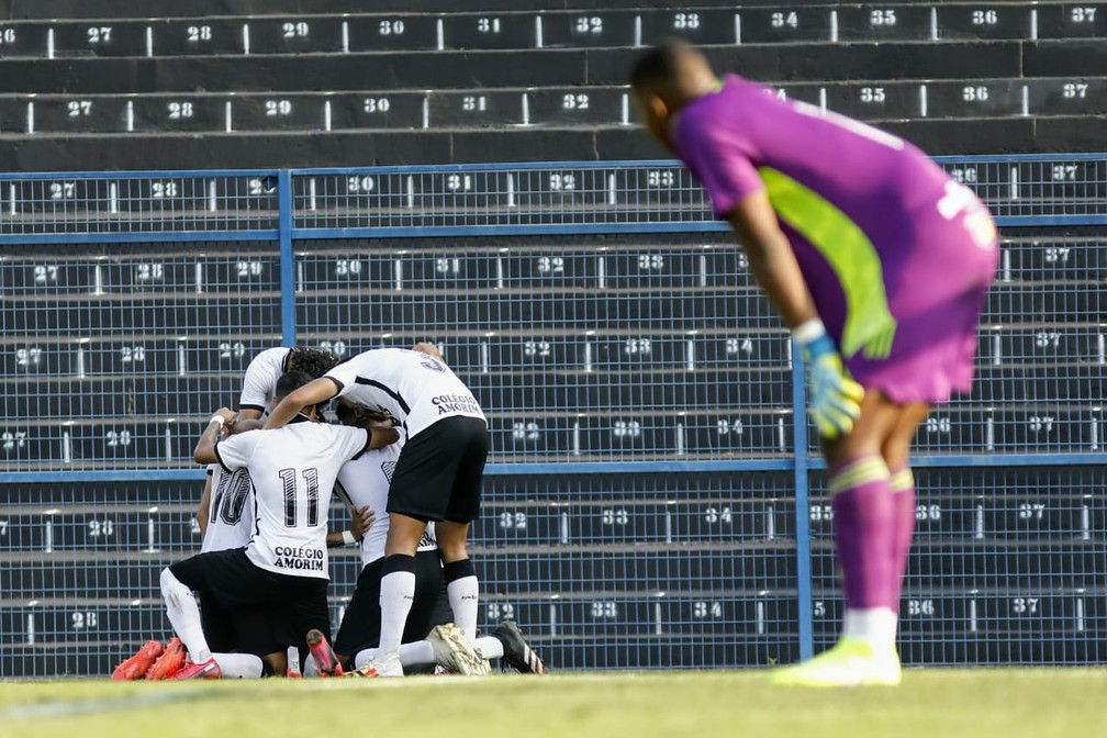 Sem Coelho, Corinthians vence Cruzeiro e abre vantagem na ponta do Brasileirão Sub-20