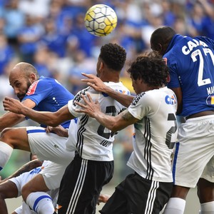 Cruzeiro aposta na base para o gol  e tem missão de melhorar a defesa