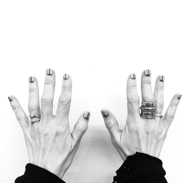 Tatuagem agora é feita nas unhas (Foto: Reprodução/Instagram) Tatuagem agora é feita nas unhas (Foto: Reprodução/Instagram)