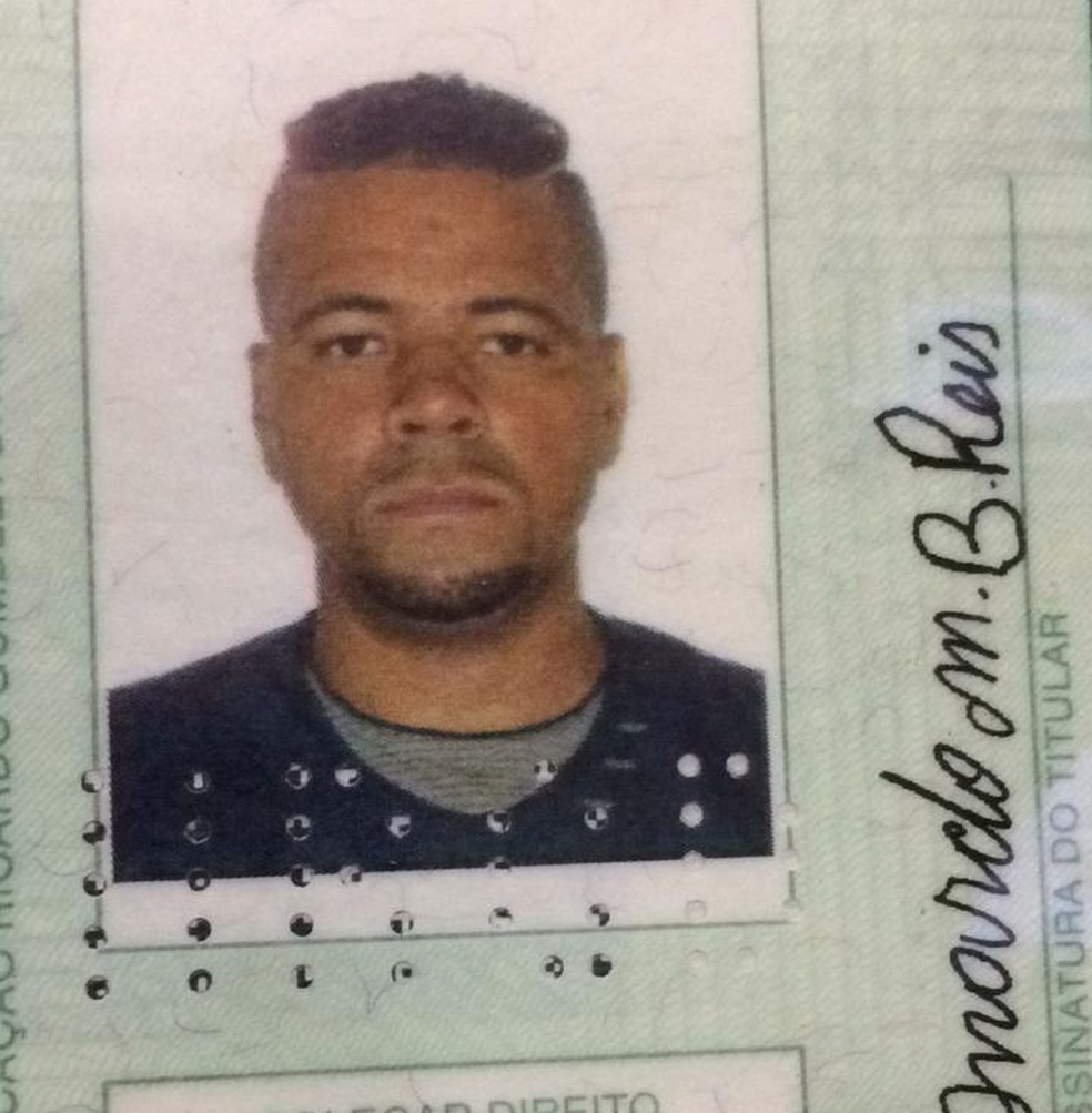 Documento do Leonardo dos Reis, trabalhador que morreu em desabamento de prédio em São Roque (Foto: Carlos Dias/G1)