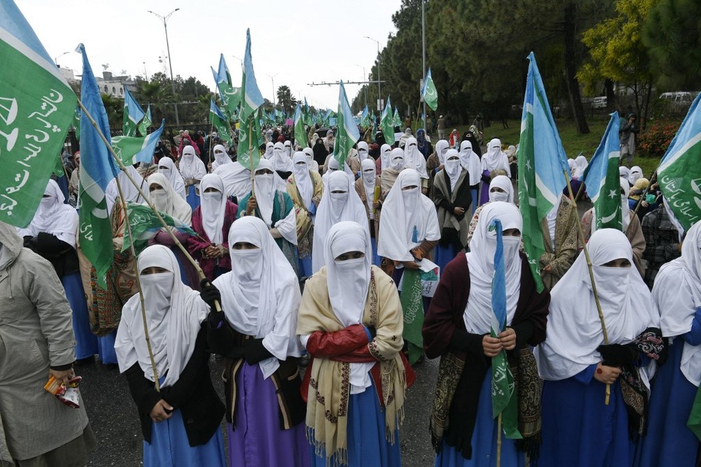 Mulheres marcham em Islamabade, na Paquisto, em 8 de maro de 2020  Foto: Aamir Qureshi/ AFP