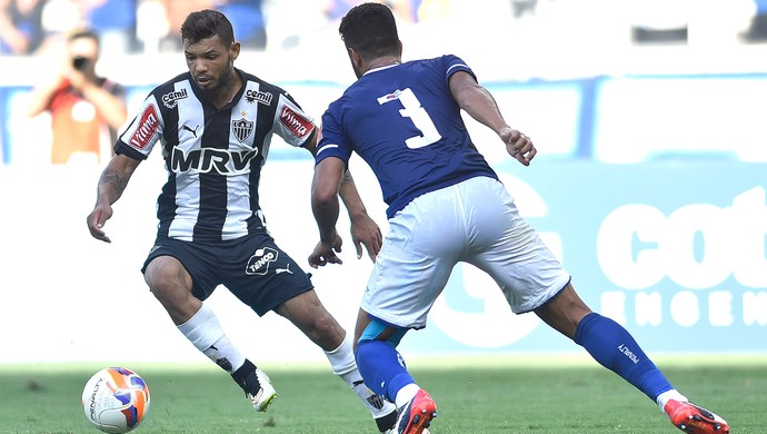 Fábio sai mal em lance do gol rival, mas é isentado pelos companheiros