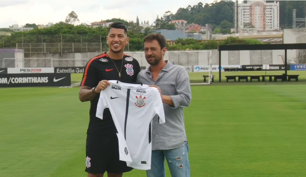 Ralf  foi apresentado pelo diretor de futebol Duílio Monteiro Alves, que também está de volta ao Corinthians (Foto: reprodução)