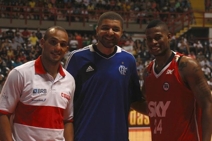 Alex (à esquerda), Olivinha e Shamell são os únicos jogadores que participaram de todas as edições do Jogo das Estrelas do NBB (Foto: Thiago Lavinas)