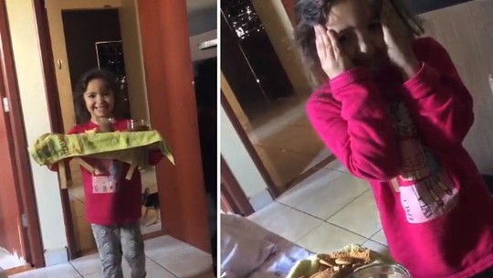 Menina leva café da manhã para mãe, mas derruba bandeja em cima dela e vídeo viraliza