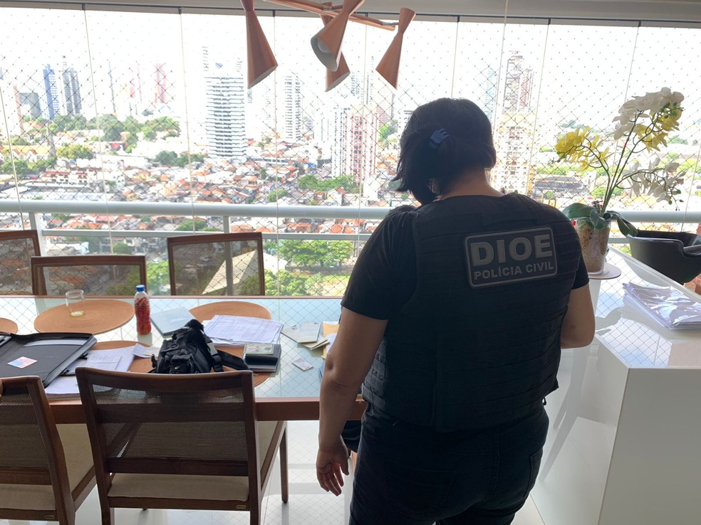 Divisão de Investigações e Operações Especiais (DIOE) cumpre mandato de busca e apreensão. — Foto: Polícia Civil do Pará