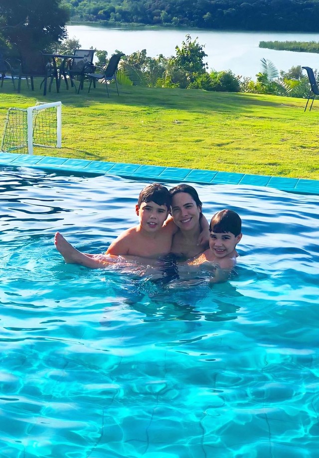 Wanessa Camargo com os filhos na piscina (Foto: Reprodução/Instagram)