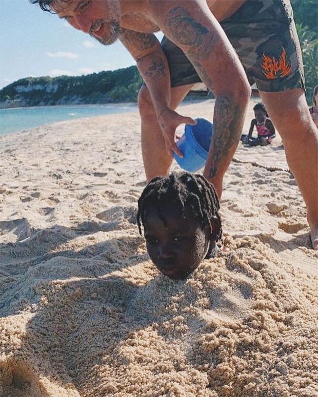 Giovanna Ewbank, Bruno Gagliasso e os filhos, Titi, Bless e Zyan (Foto: Reprodução / Instagram)