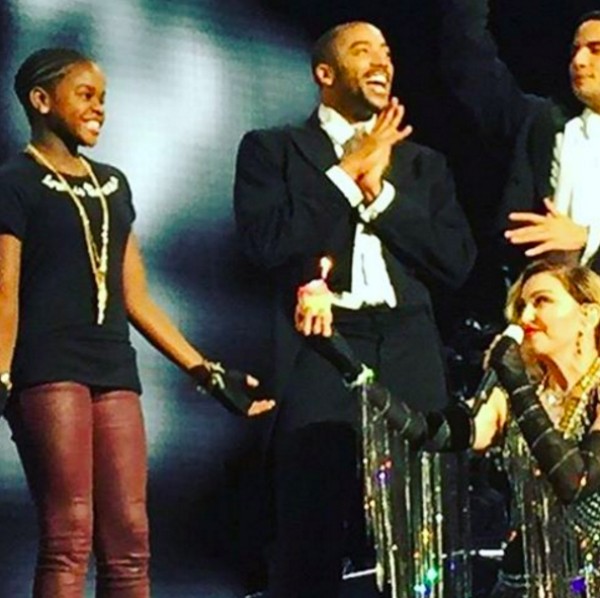 A cantora Madonna canta parabéns para sua filha (Foto: Instagram)