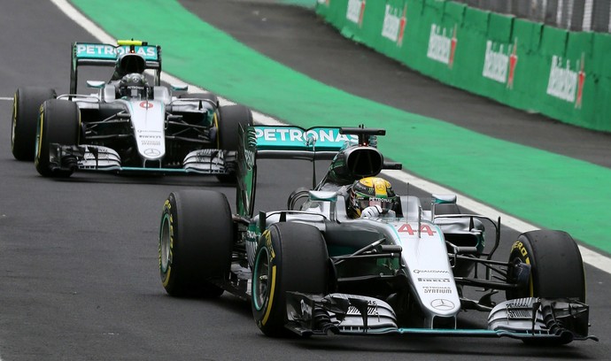 Lewis Hamilton e Nico Rosberg pole treino oficial GP do Brasil F1 (Foto: Reuters)