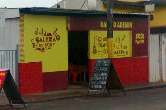 Polícia investiga ataque racista no Bar do Ademir, em Campinas  (Foto: Reprodução/Twitter)