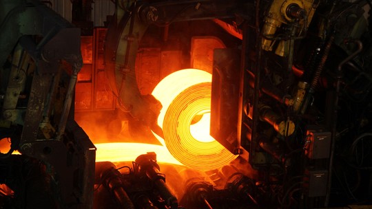 Produção mundial de aço sente baque da China e cai 4,3% em 2022, diz Worldsteel