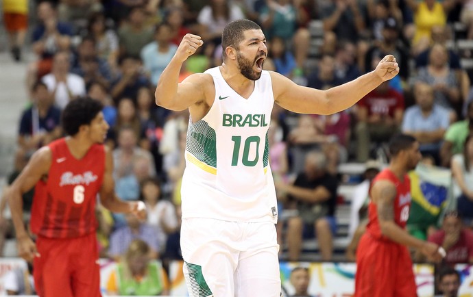 Olivinha vira Carlos Nascimento no Pan e diz: Ninguém me chama assim