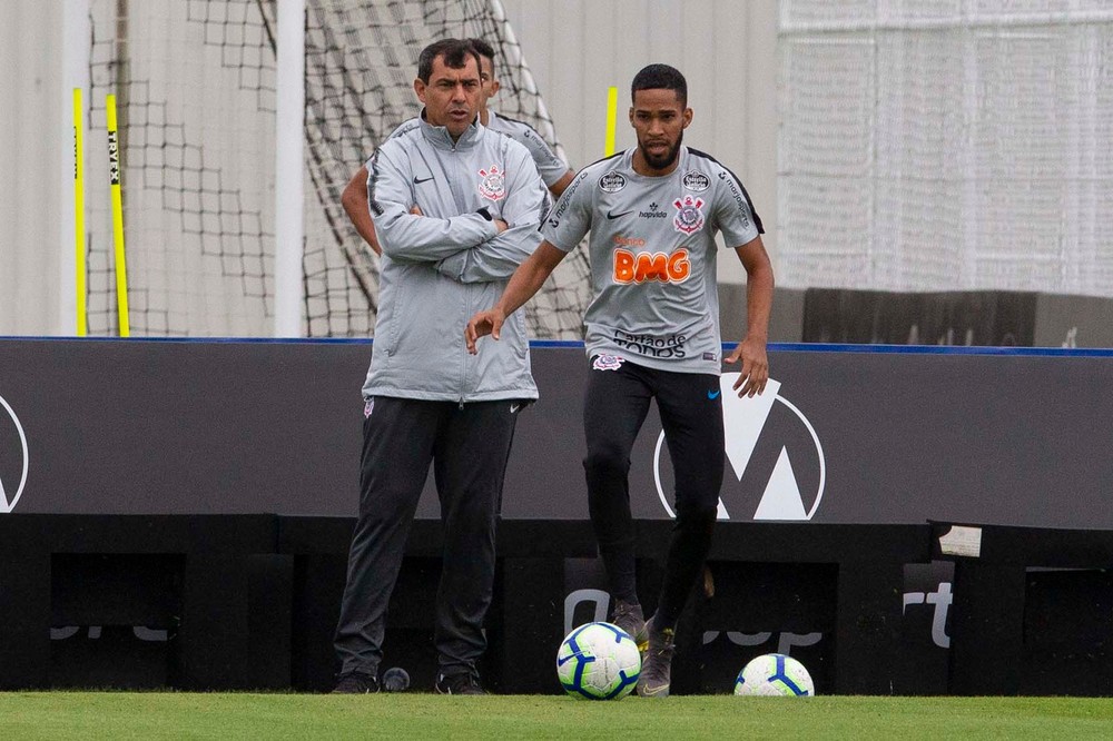 Corinthians deve ter mudanças na escalação para encarar o Avaí, no domingo; veja quem pode entrar