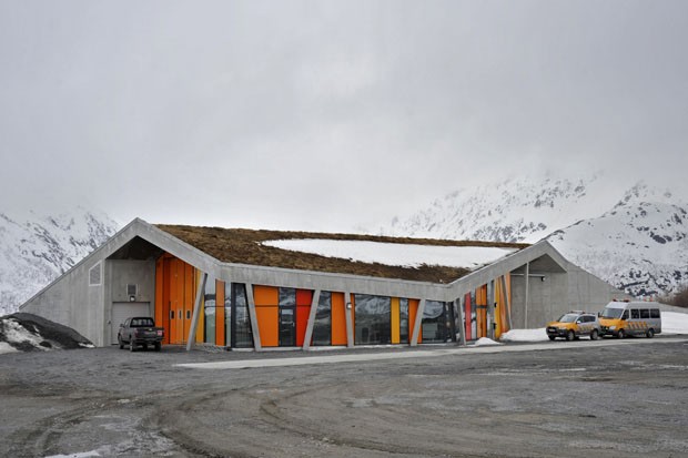 Prédio industrial no ártico (Foto: Nil Petter Dale/Divulgação)